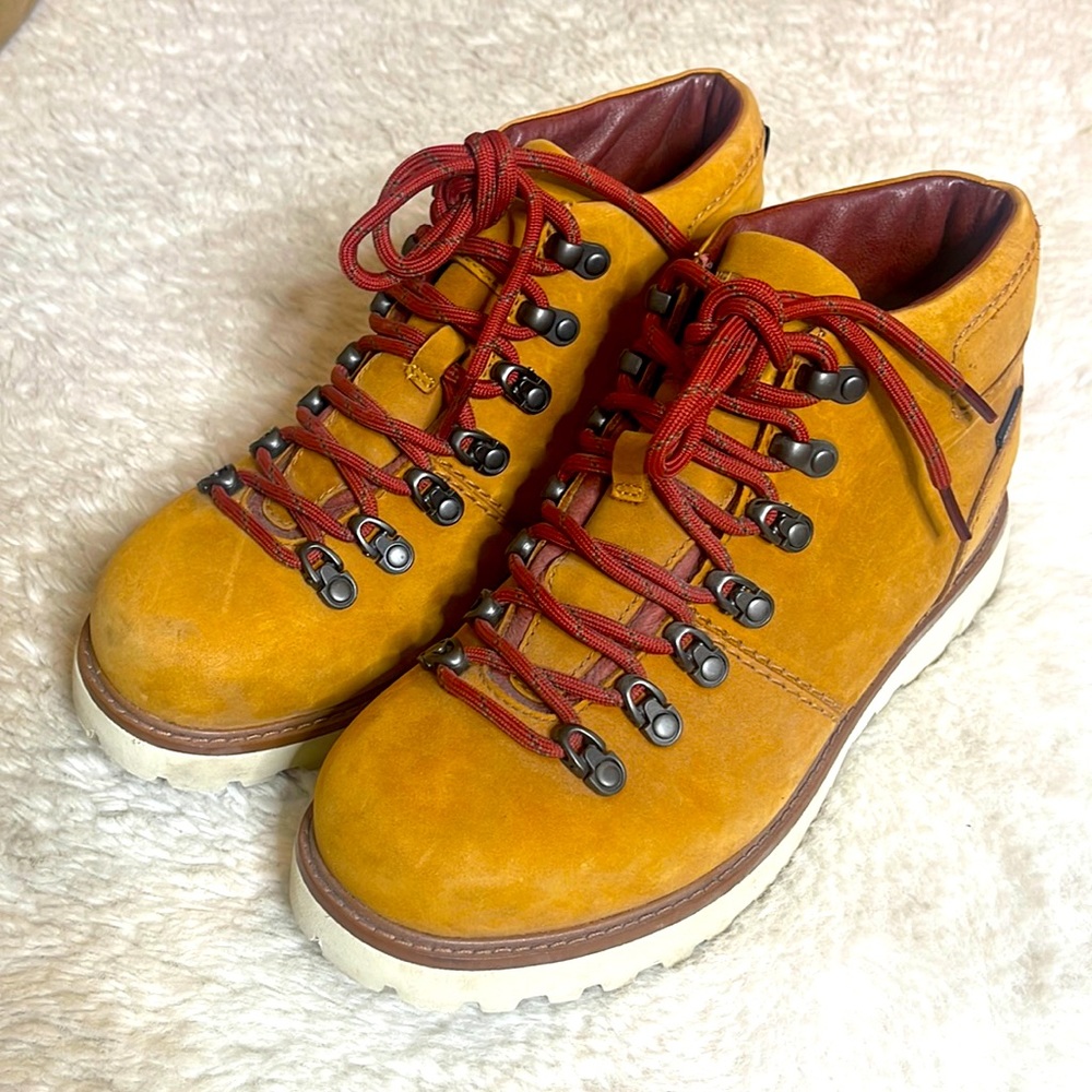 North Face Waterproof Boots *Like New